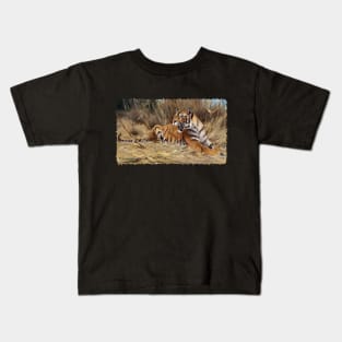 Tiger in the tall grass Kids T-Shirt